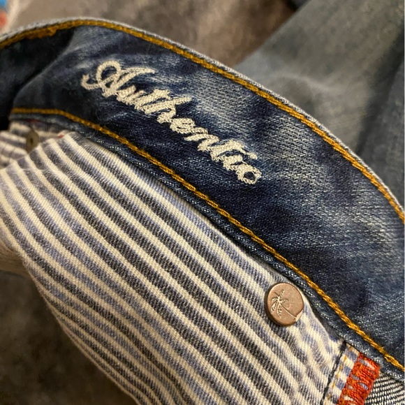 Tommy Bahama men’s denim jeans. - Picture 4 of 7